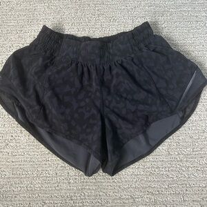 Lululemon Hotty Hot Short 2.5” women’s size 2 black